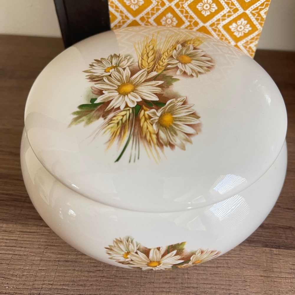 Boho vintage daisy and wheat ceramic trinket
